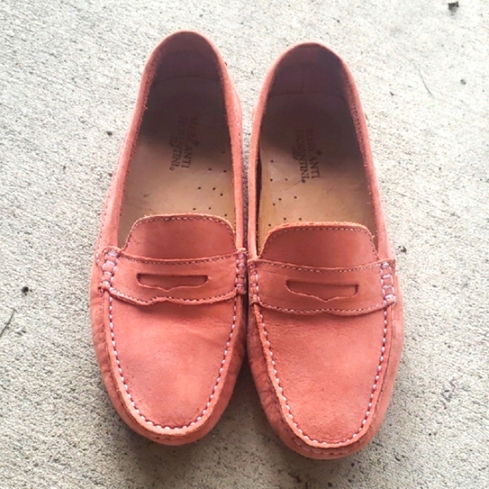 Like new "Mercanti Fiorentini" Coral suede loafers with ribbed sole
